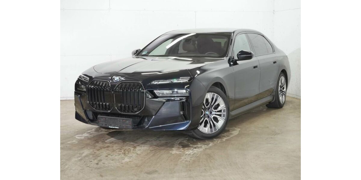 BMW i7 53.990 km 84.840 &euro; Paderborn 33100