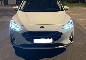 Ford Focus 122.000 km 14.500 &euro; Paderborn 33106