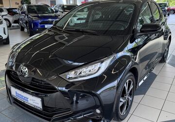 Toyota Yaris 8.330 km 23.490 &euro; Paderborn 33104