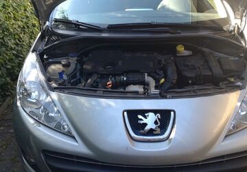 Peugeot 207 74.000 km 5.800 &euro; Paderborn 33100